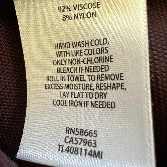 Leith cropped gaucho style pant with built in tie belt size S in Merlot - Picture 3 of 5